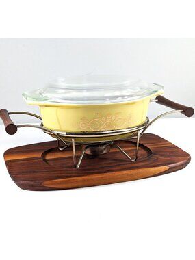 1960s Promotional Pyrex "Golden wreath" Deluxe Cinderella Casserole dish with